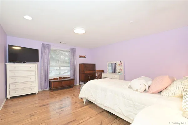 $339,999 | 271 Birchwood Road, Medford, NY 11763