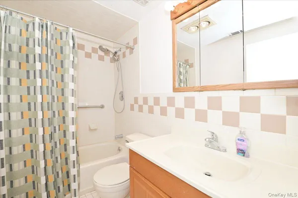 $339,999 | 271 Birchwood Road, Medford, NY 11763