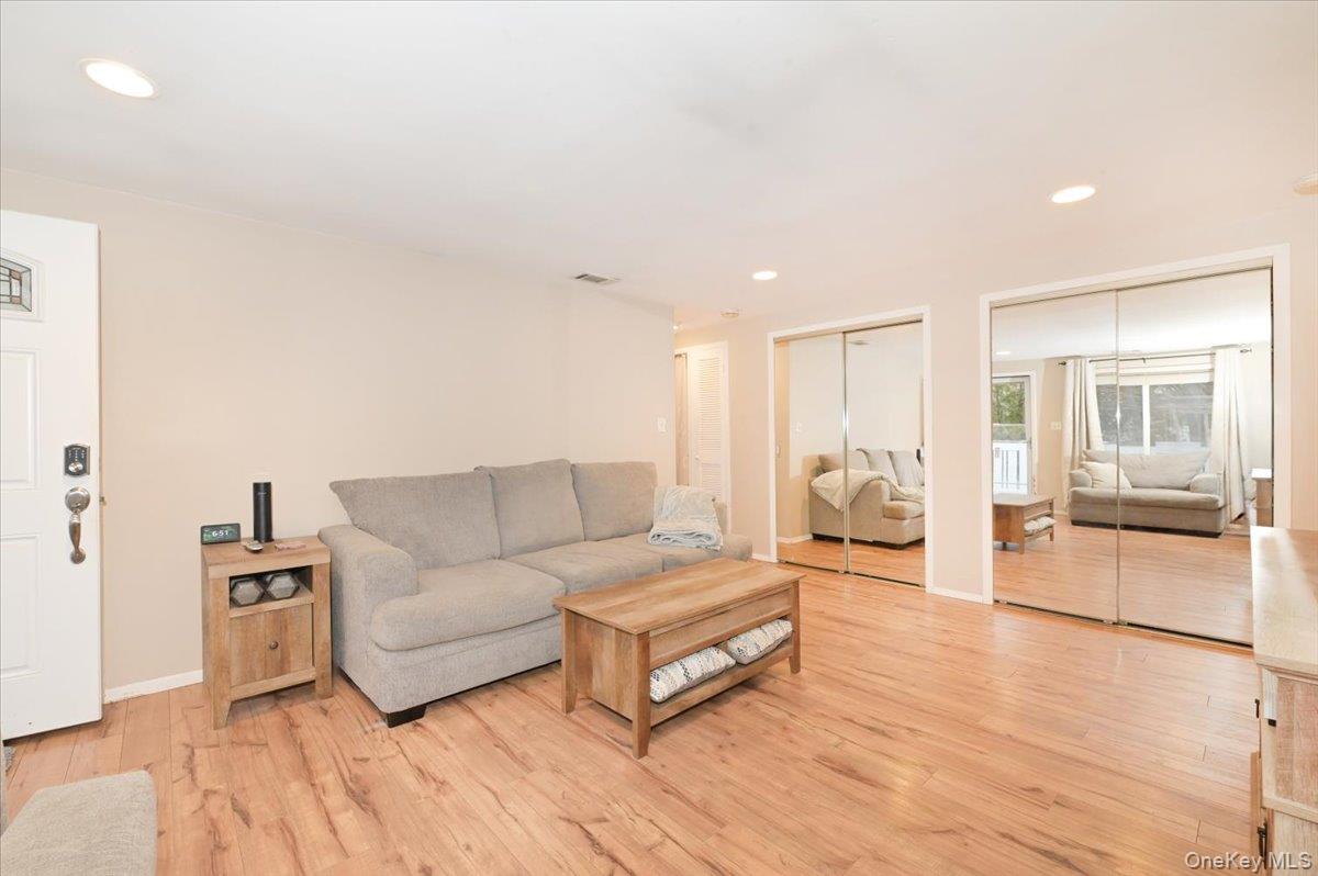 271 Birchwood Road Medford, NY 11763 - Photo 6 of 20