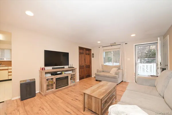 $339,999 | 271 Birchwood Road, Medford, NY 11763