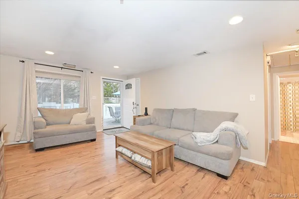 $339,999 | 271 Birchwood Road, Medford, NY 11763