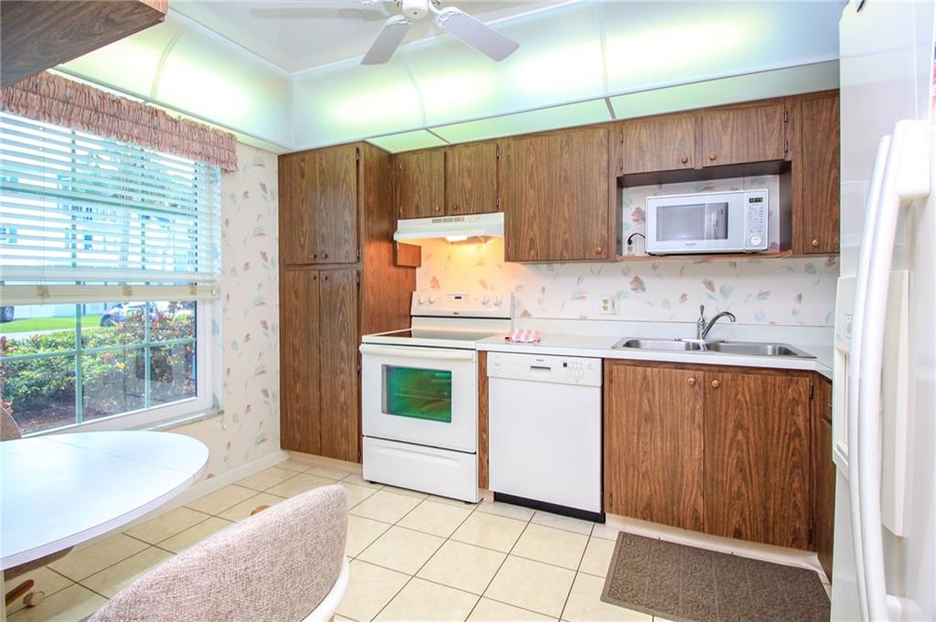 1868 Southwest Palm City Road, Unit 105 Stuart, FL 34994 - Photo 16 of 48 Kitchen