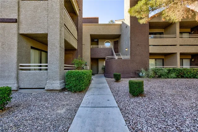 $1,550 | 5058 South Rainbow Boulevard, Unit 102, Las Vegas, NV 89118