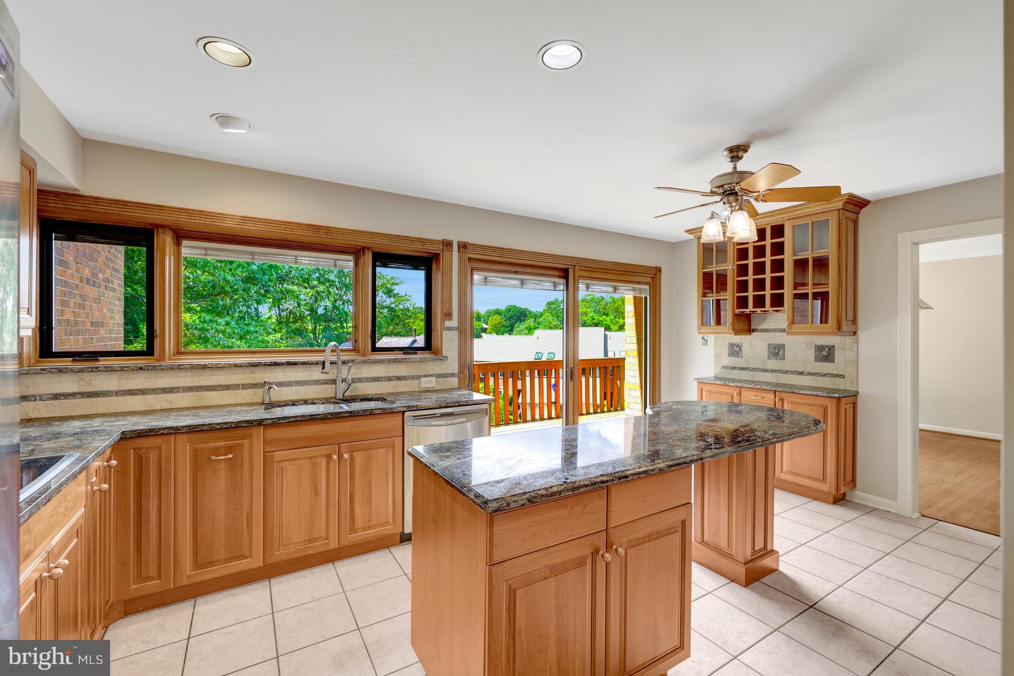 11088 Glade Court Reston, VA 20191 - Photo 17 of 75 Walls of windows offer great natural light & views