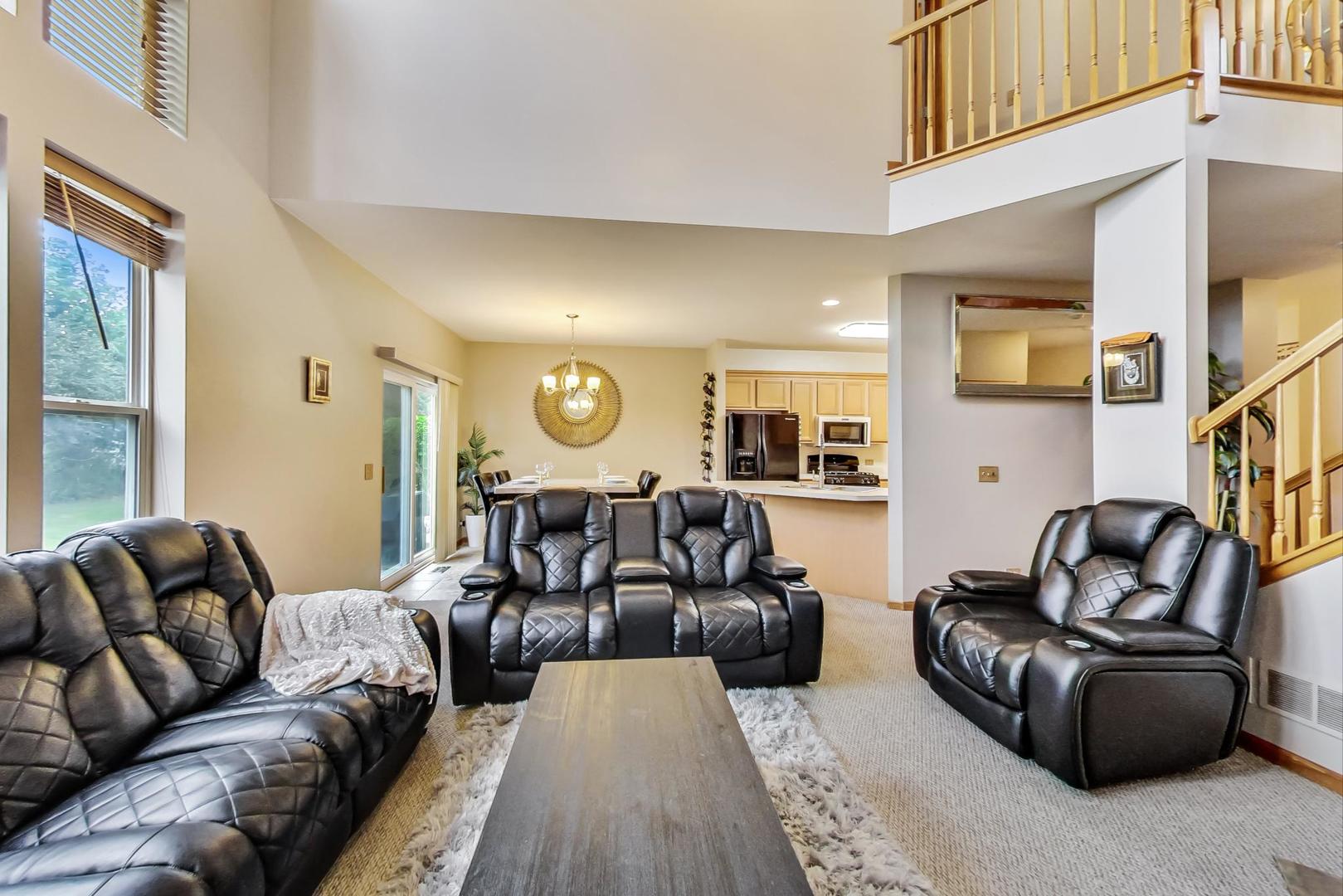 345 Ridge Road North Aurora, IL 60542 - Photo 5 of 38 a living room with furniture