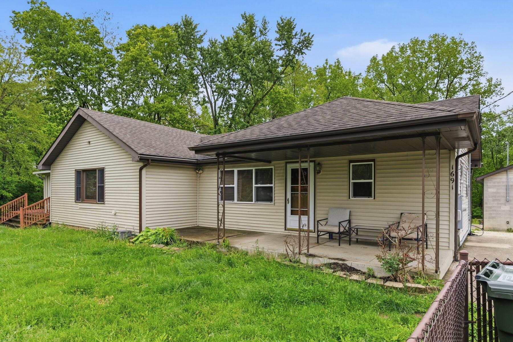 1691 Dyer Road Grove City, OH 43123 - Photo 3 of 108 covered front porch