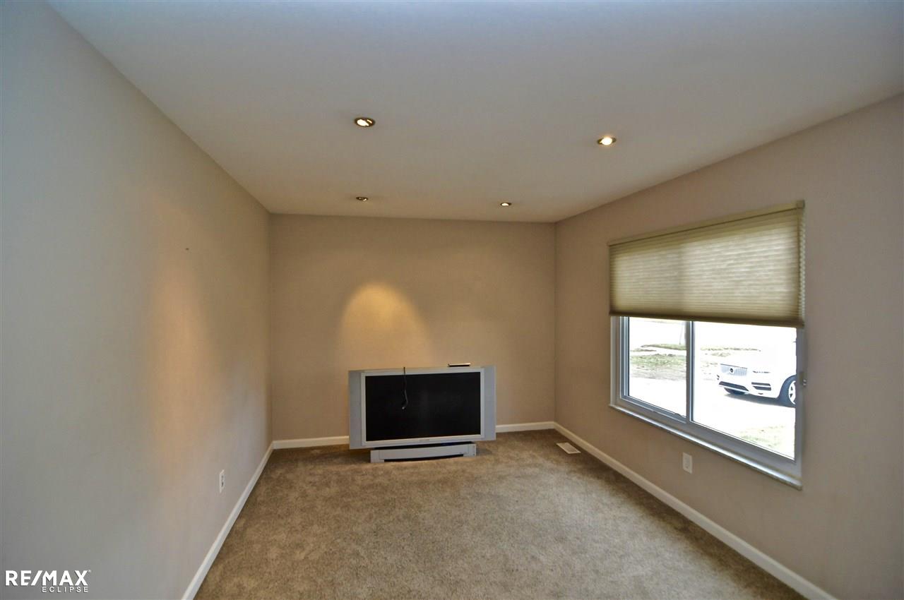 44585 Merrill Road Sterling Heights, MI 48314 - Photo 5 of 18 31309902-4.JPG