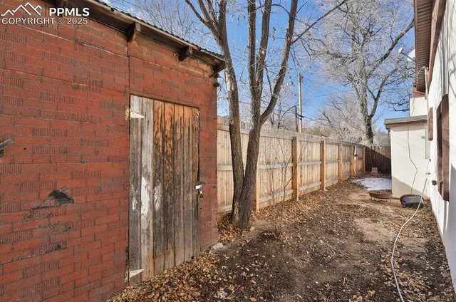 a view of a backyard of the house