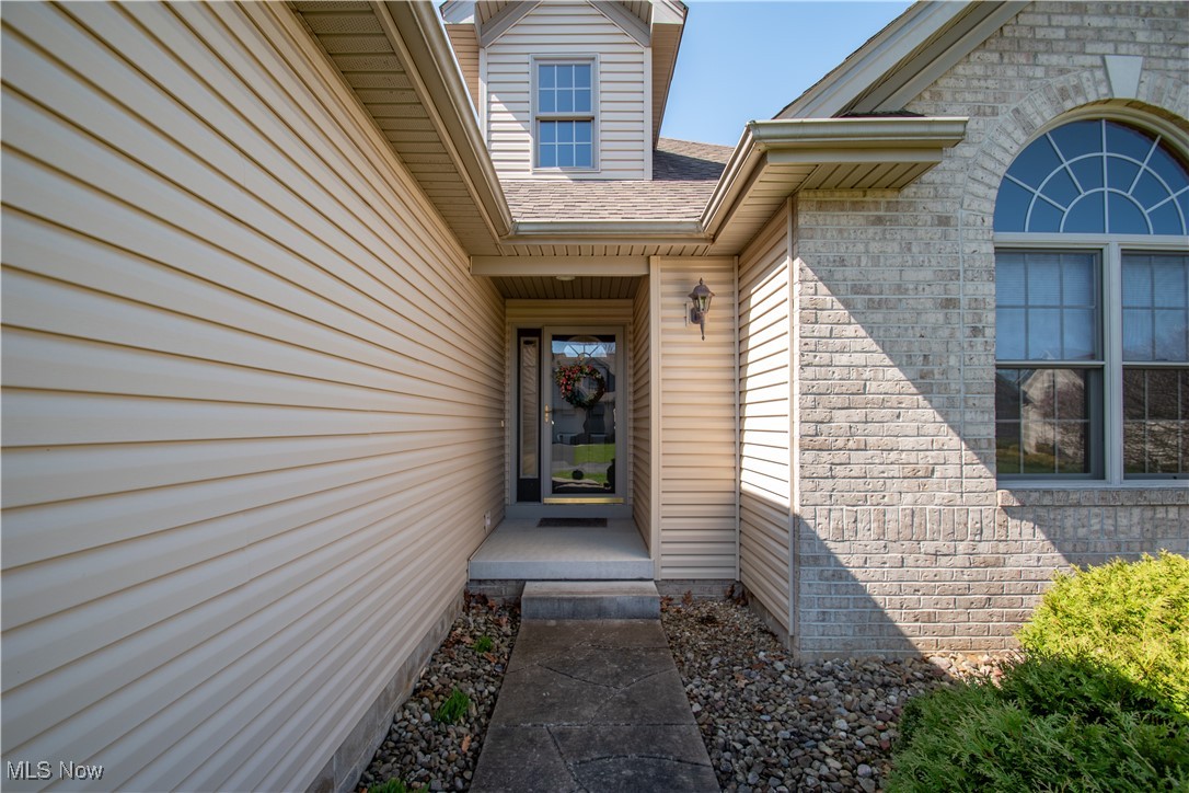 7007 Clingan Road, Unit 64 Youngstown, OH 44514 - Photo 3 of 50 Covered front porch.
