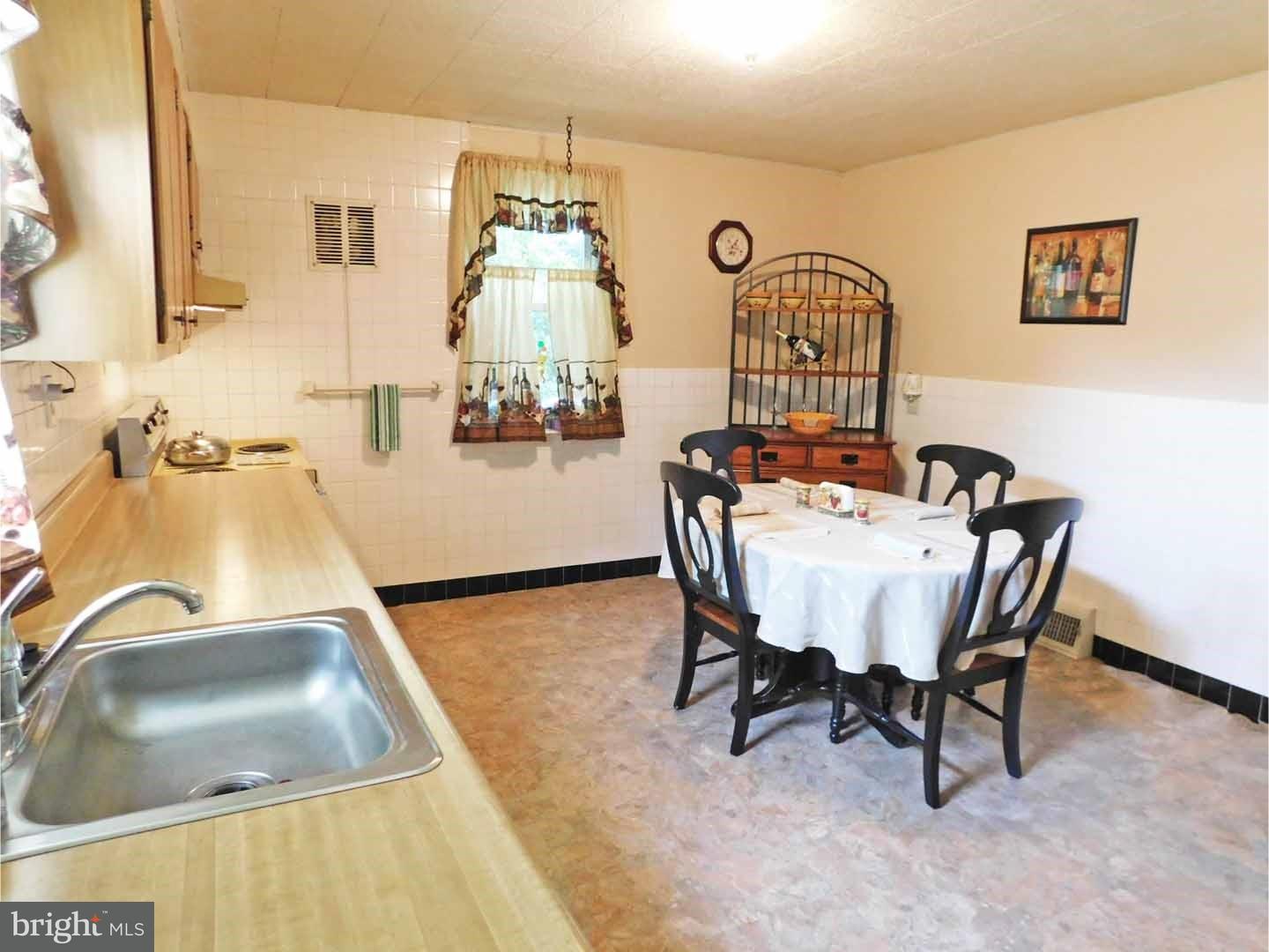 2028 Rhawn Street Philadelphia, PA 19152 - Photo 5 of 22 Kitchen