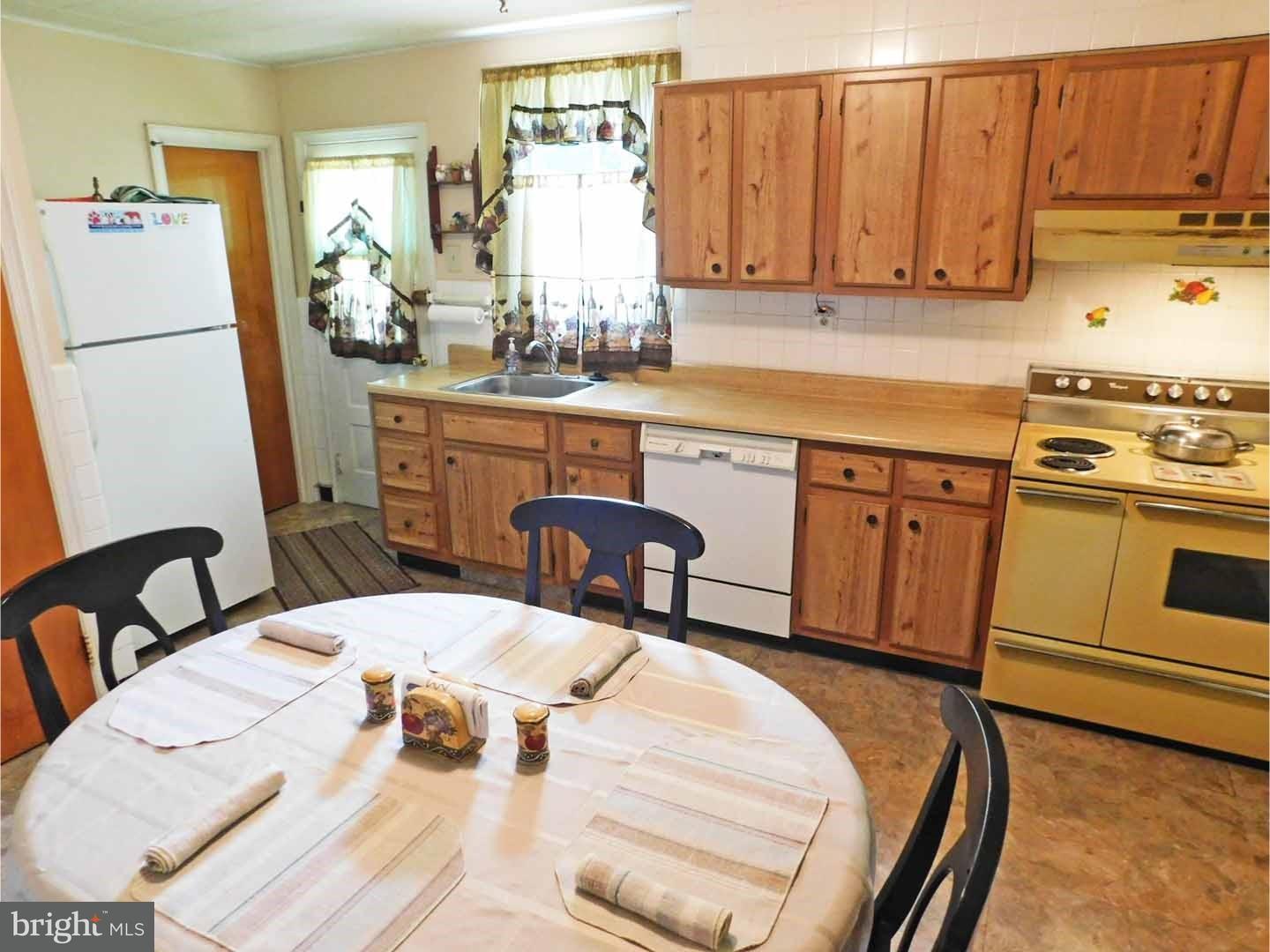 2028 Rhawn Street Philadelphia, PA 19152 - Photo 6 of 22 Kitchen
