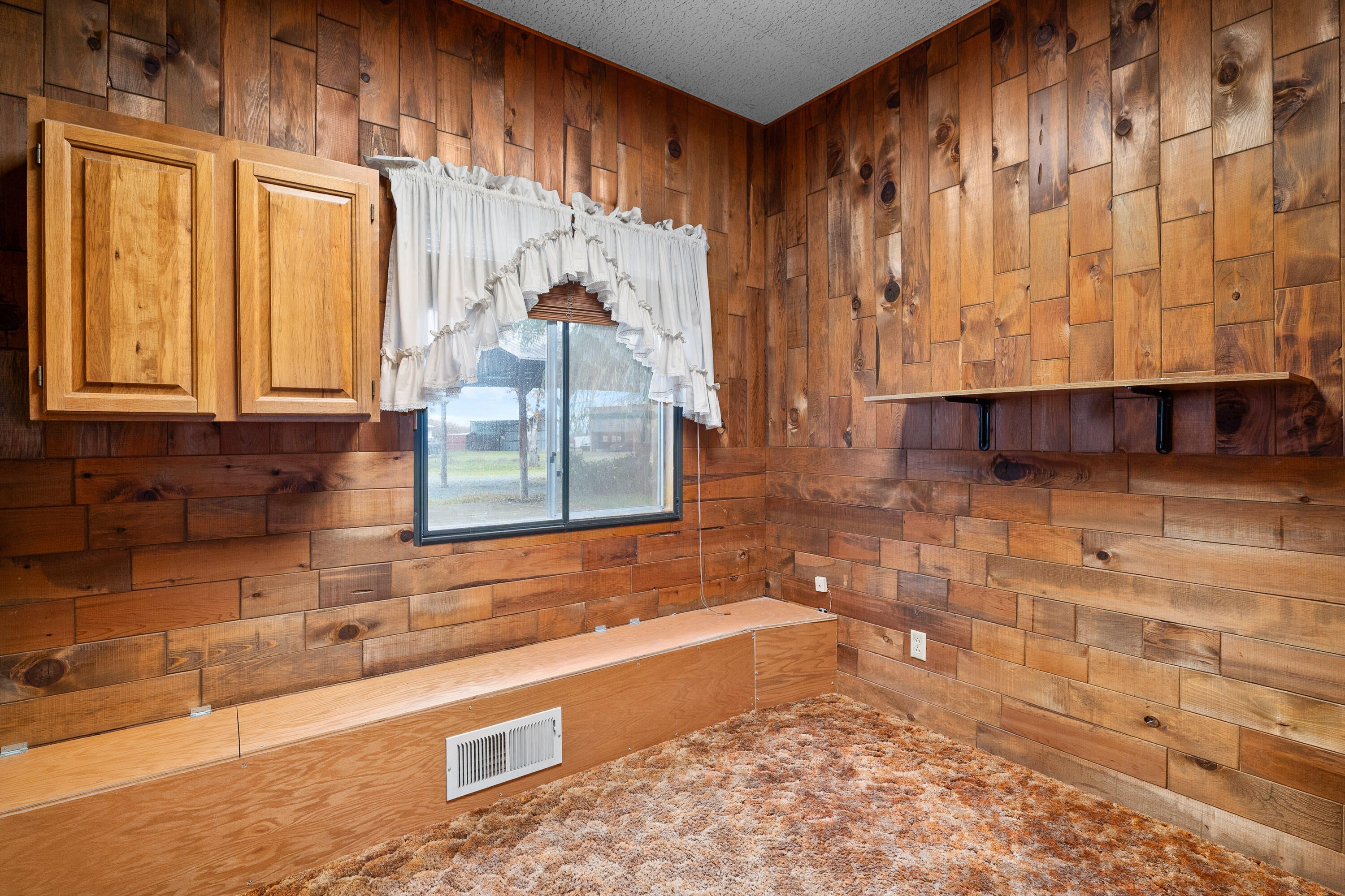 5209 Beagle Road White City, OR 97503 - Photo 25 of 48 5209BeagleRd-020