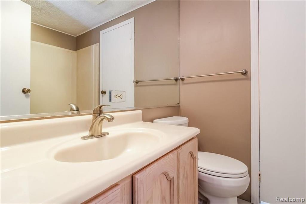 3452 Hazelton Avenue Rochester Hills, MI 48307 - Photo 15 of 23
