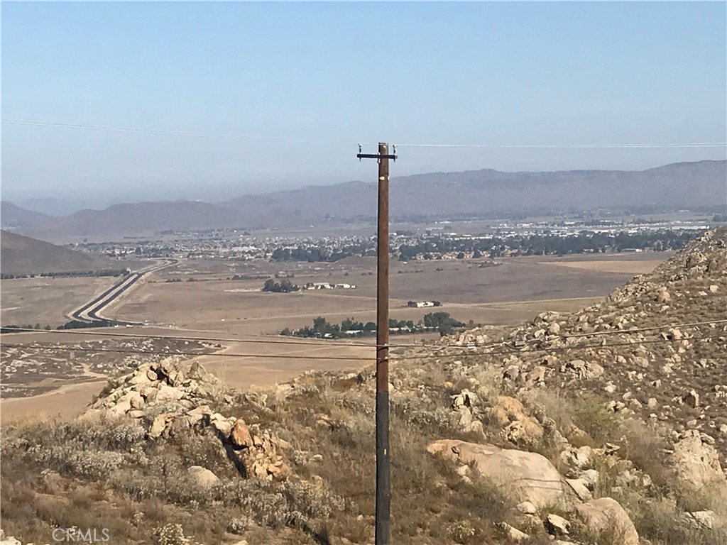 42223 Gibbel Road Hemet, CA 92544 - Photo 8 of 10 a view of a walk in the ocean