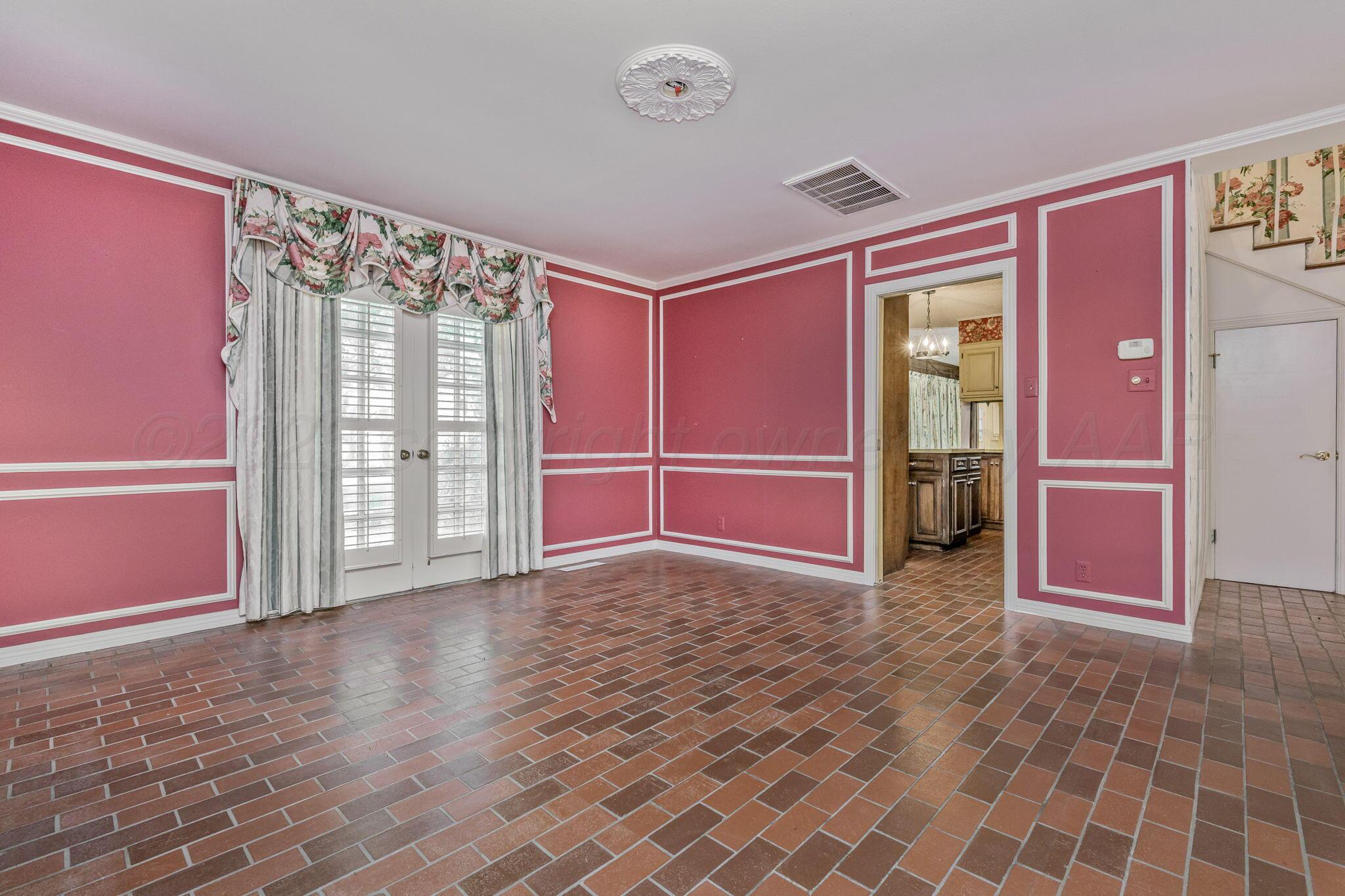 112 Western Street Claude, TX 79019 - Photo 14 of 41 a view of livingroom with hardwood