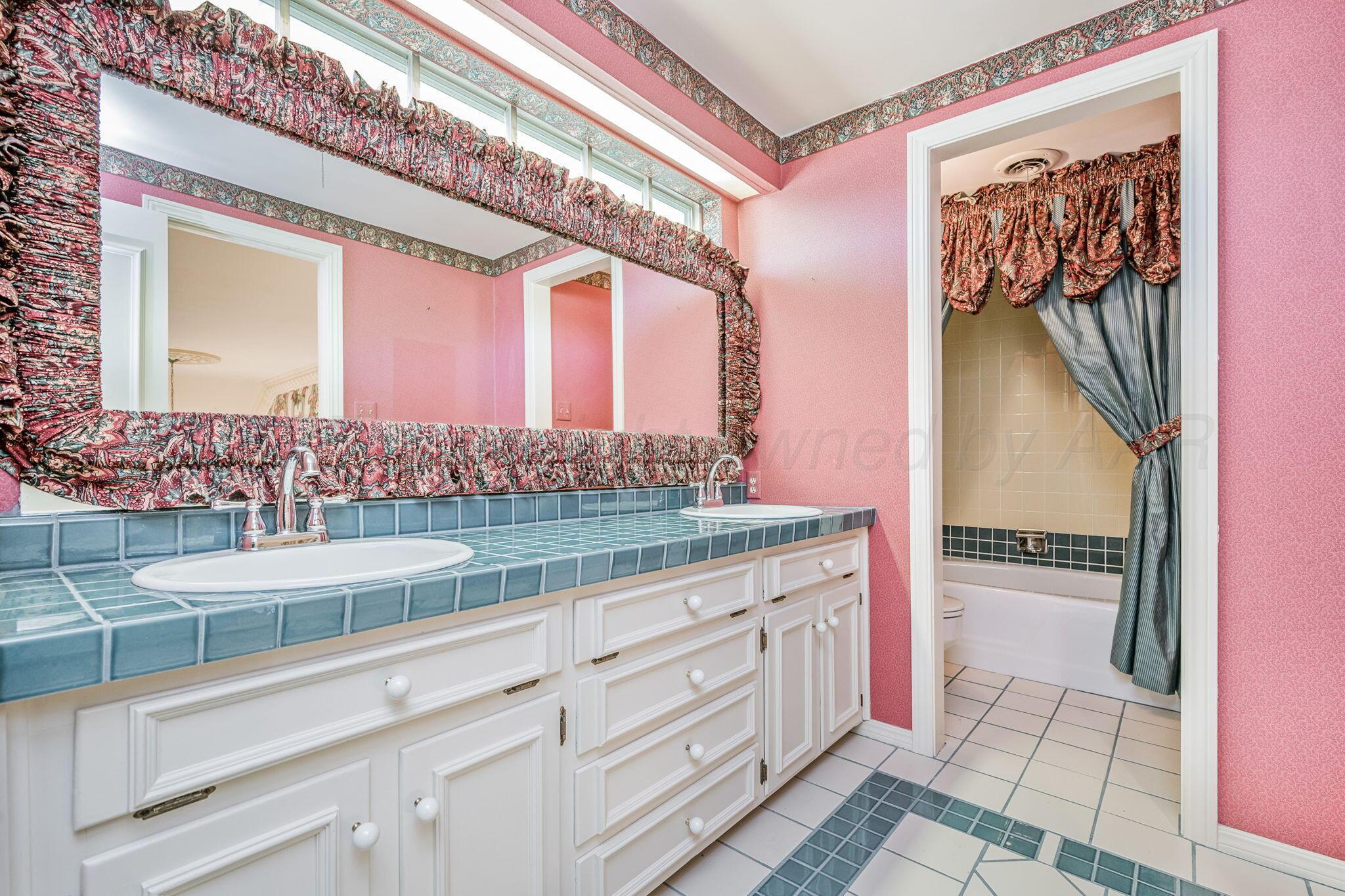112 Western Street Claude, TX 79019 - Photo 37 of 41 a bathroom with a sink and a mirror