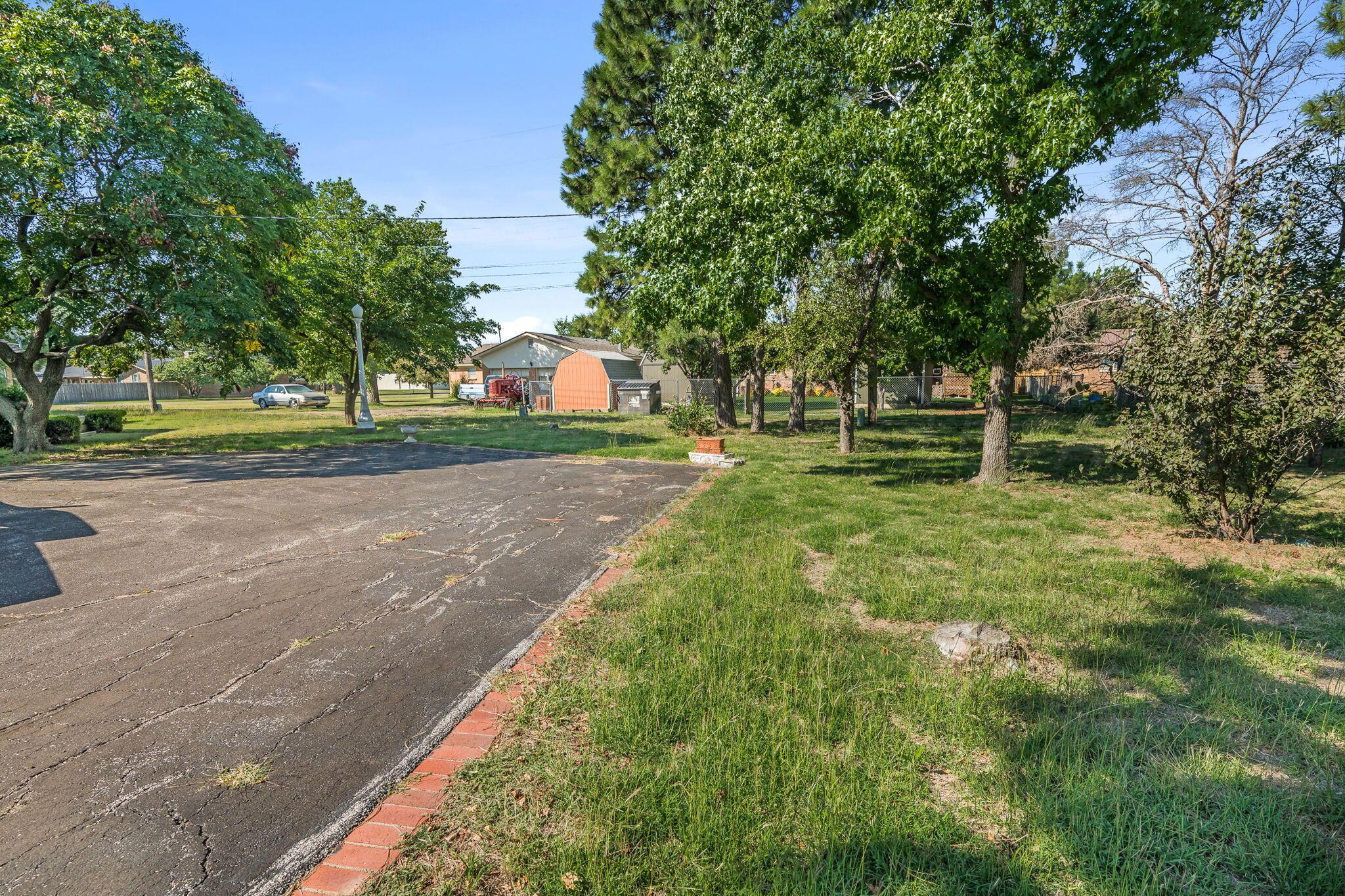 112 Western Street Claude, TX 79019 - Photo 4 of 41 a backyard of a house with lots of green space