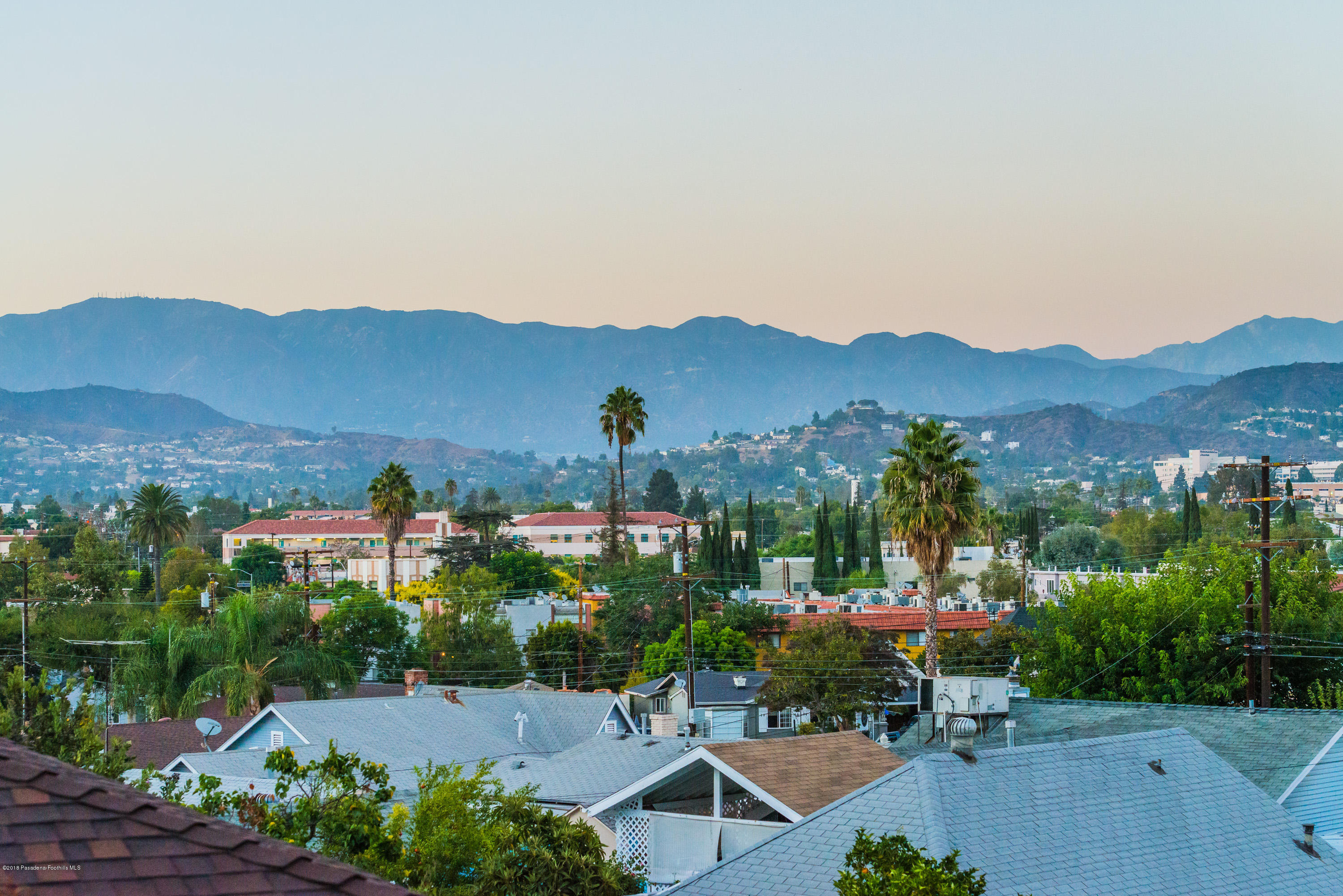 1272 Crescent Drive Glendale, CA 91205 - Photo 2 of 51 RSU_6557