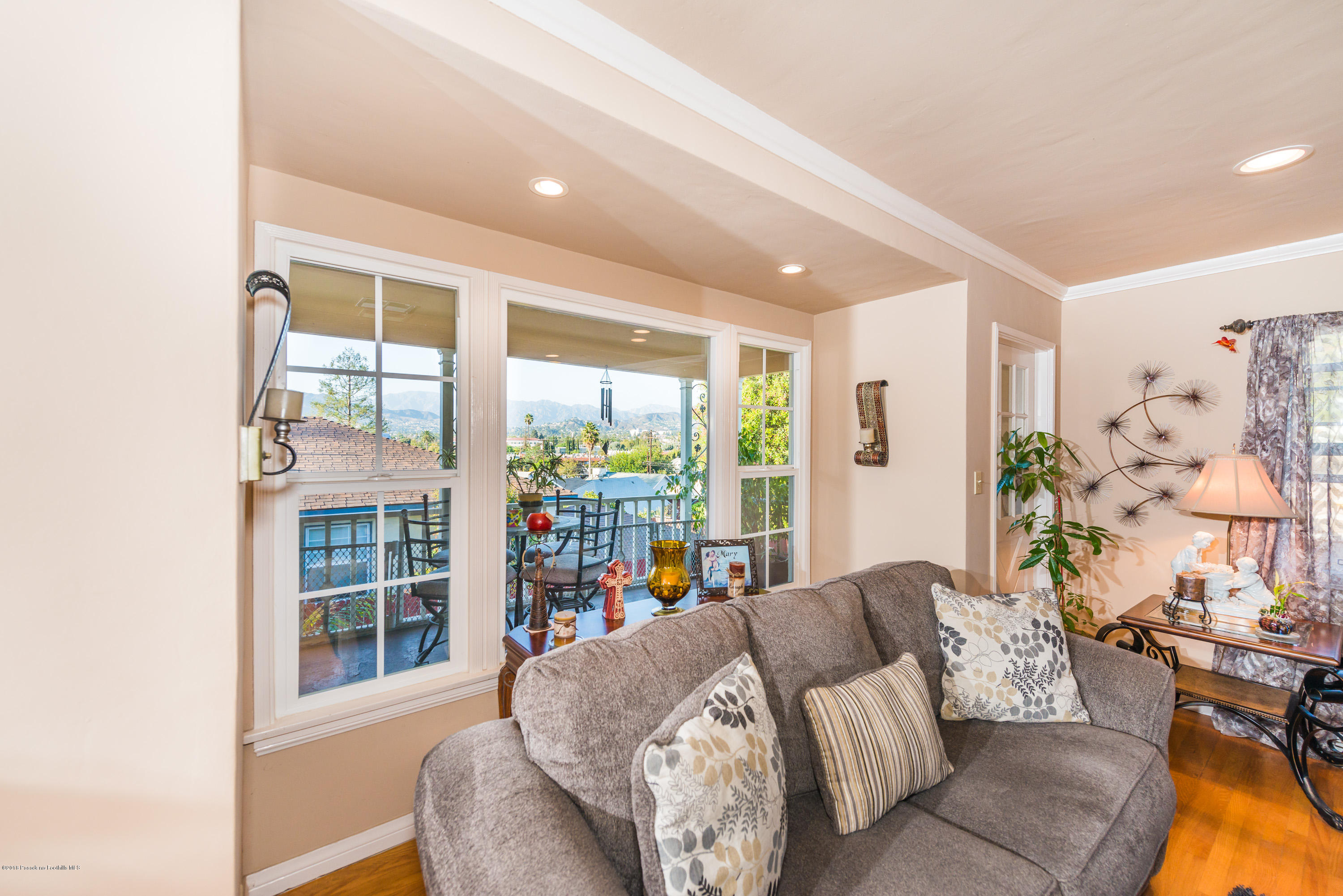 1272 Crescent Drive Glendale, CA 91205 - Photo 16 of 51 RSU_6437