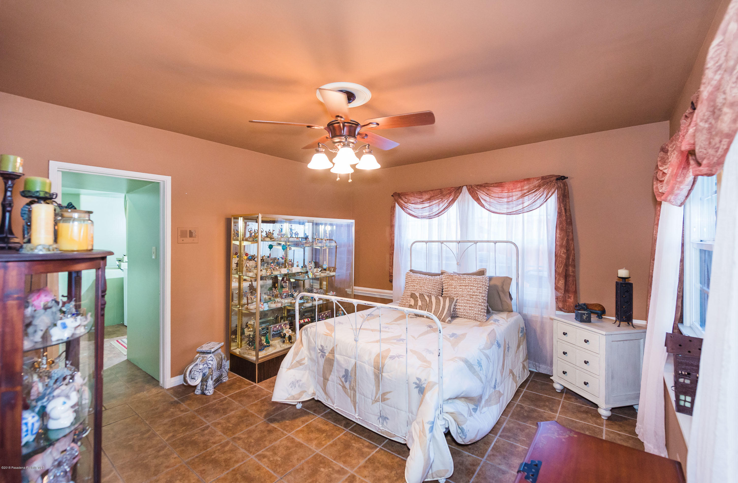 1272 Crescent Drive Glendale, CA 91205 - Photo 27 of 51 RSU_6396