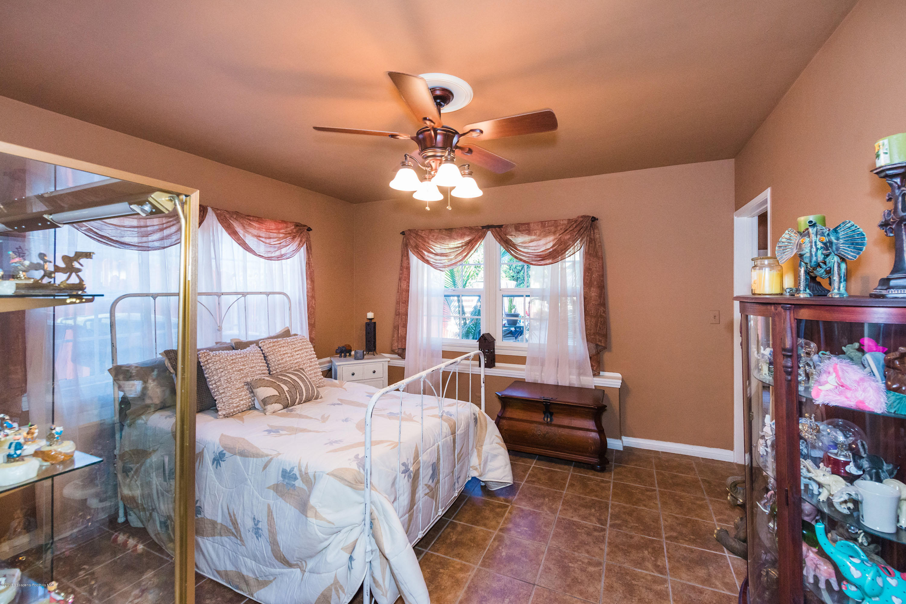 1272 Crescent Drive Glendale, CA 91205 - Photo 29 of 51 RSU_6398