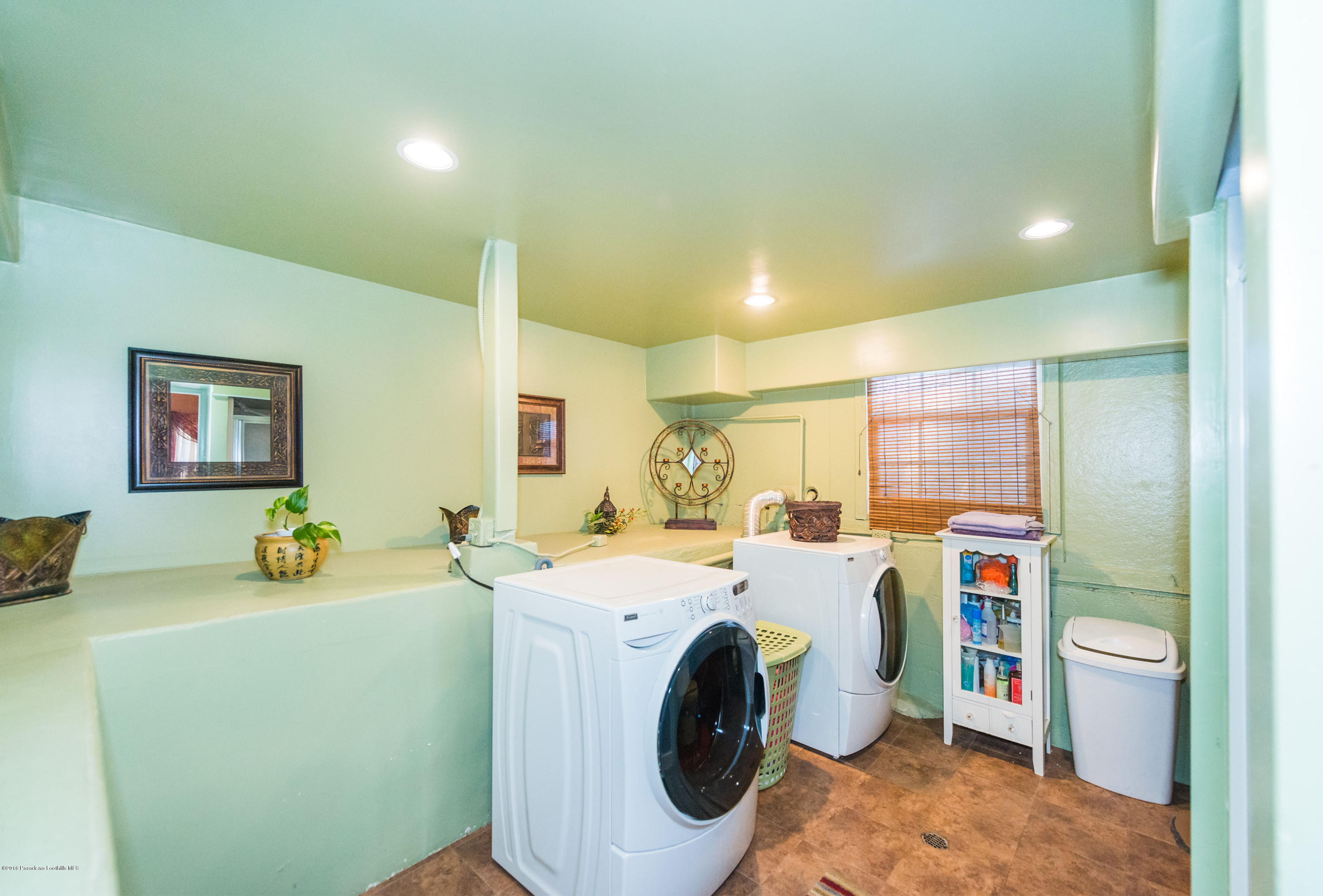 1272 Crescent Drive Glendale, CA 91205 - Photo 32 of 51 RSU_6402