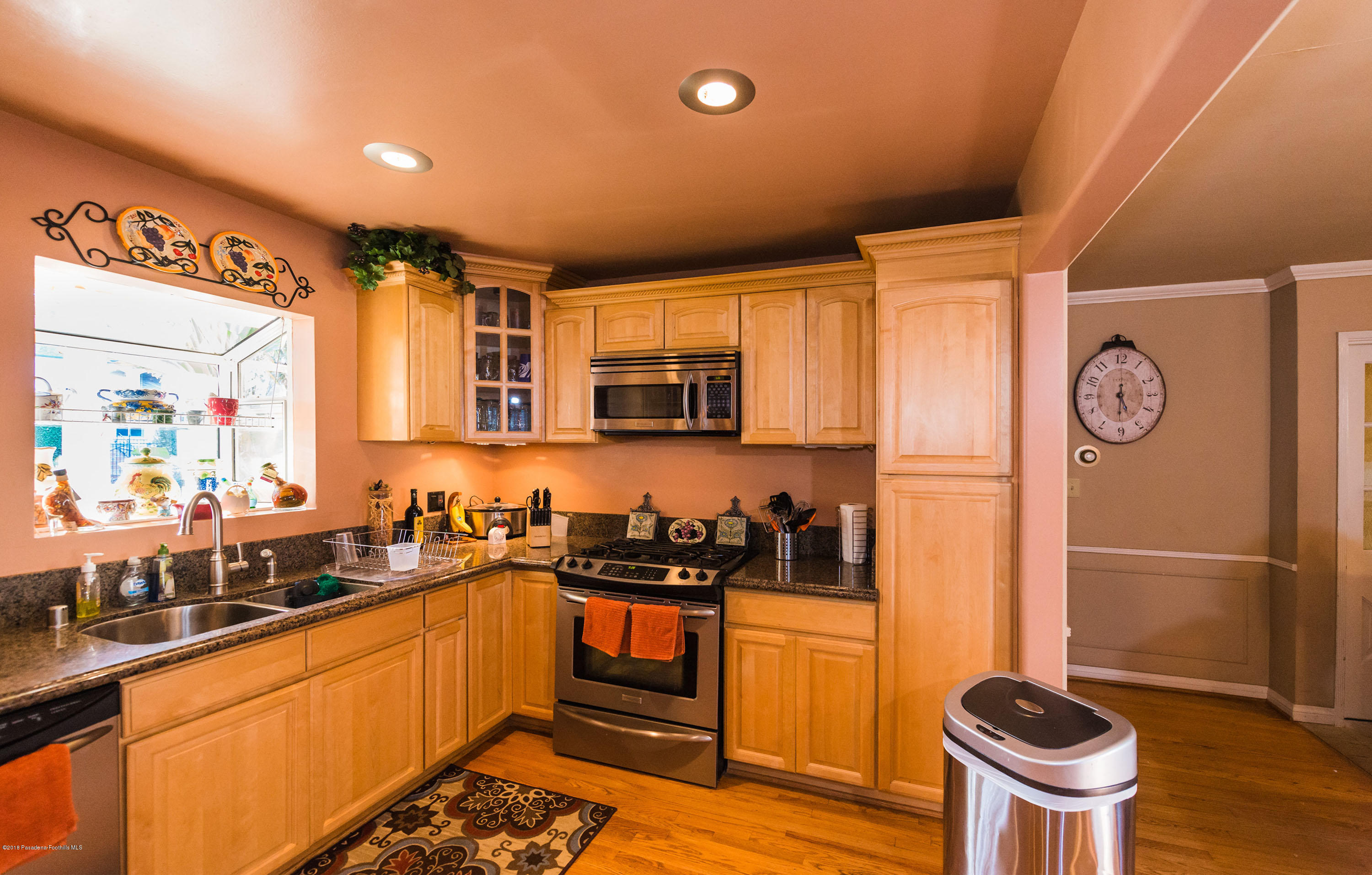 1272 Crescent Drive Glendale, CA 91205 - Photo 9 of 51 RSU_6420