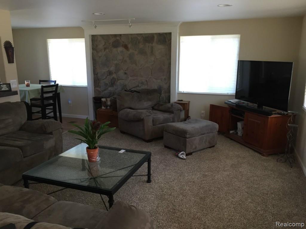 910 Rowland Road Leonard, MI 48367 - Photo 6 of 22