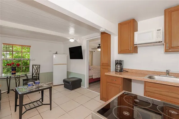 $1,875 | 1611 Fletcher Street, Unit 2, Hollywood, FL 33020