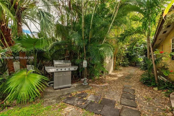 $1,875 | 1611 Fletcher Street, Unit 2, Hollywood, FL 33020