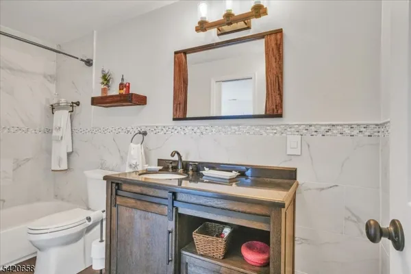 $563,900 | 240 Riveredge Drive, Chatham, NJ 07928