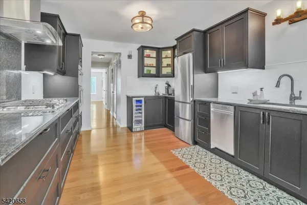 $563,900 | 240 Riveredge Drive, Chatham, NJ 07928