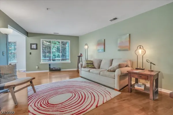 $563,900 | 240 Riveredge Drive, Chatham, NJ 07928