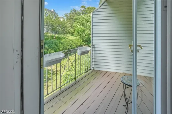 $563,900 | 240 Riveredge Drive, Chatham, NJ 07928