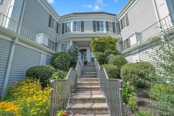 $563,900 | 240 Riveredge Drive, Chatham, NJ 07928