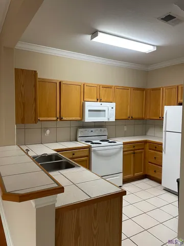 $1,950 | 710 East Boyd Drive, Unit 805, Baton Rouge, LA 70808