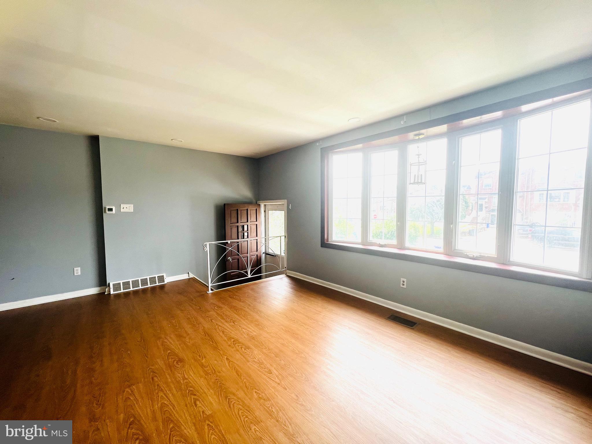 11822 Brandon Road Philadelphia, PA 19154 - Photo 3 of 26 Gallery Image 3