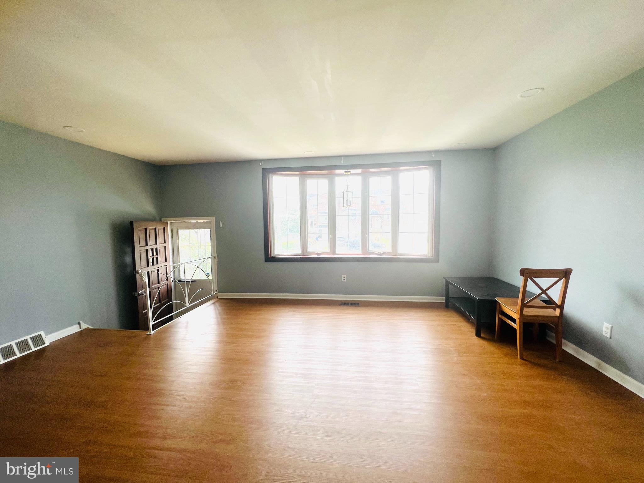 11822 Brandon Road Philadelphia, PA 19154 - Photo 4 of 26 Gallery Image 4