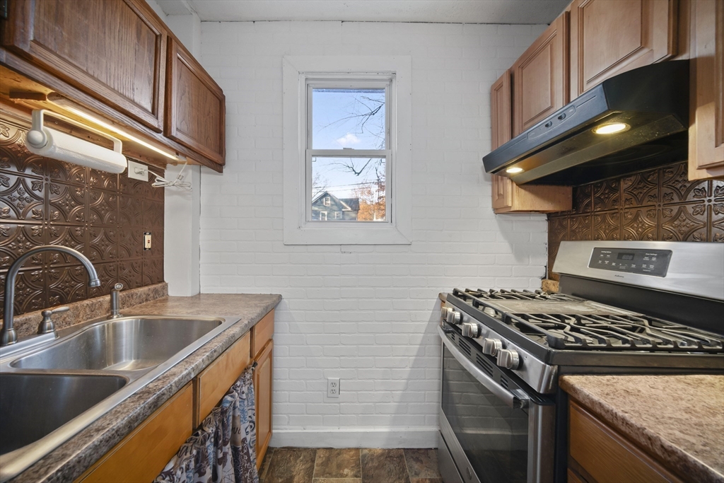 78 Lowell Street Springfield, MA 01107 - Photo 3 of 25