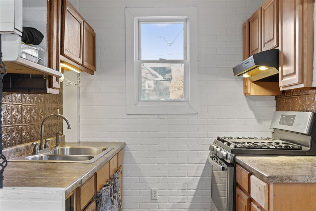 78 Lowell Street Springfield, MA 01107 - Photo 4 of 25