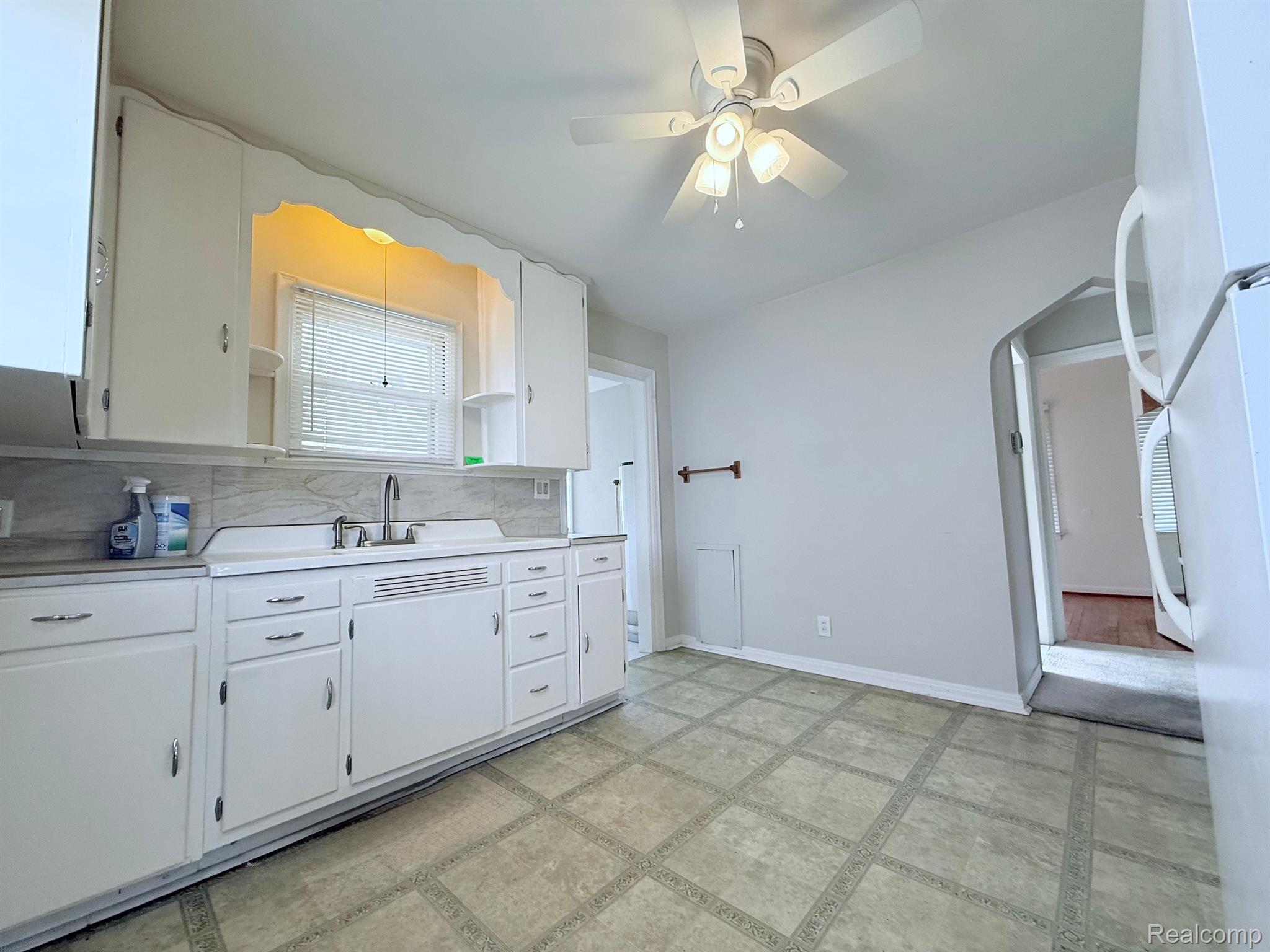 17836 12 Mile Road Roseville, MI 48066 - Photo 2 of 22 Kitchen