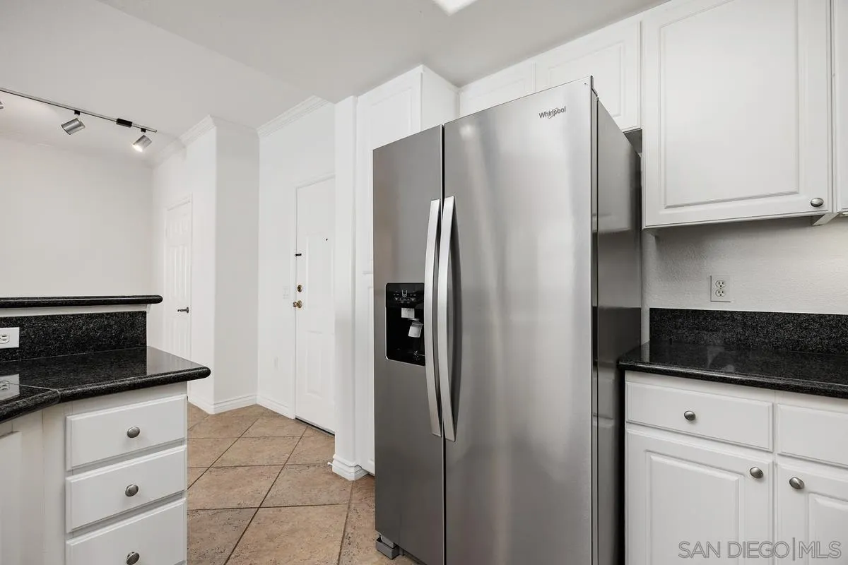 9263 Regents Road, Unit B108 La Jolla, CA 92037 - Photo 10 of 48