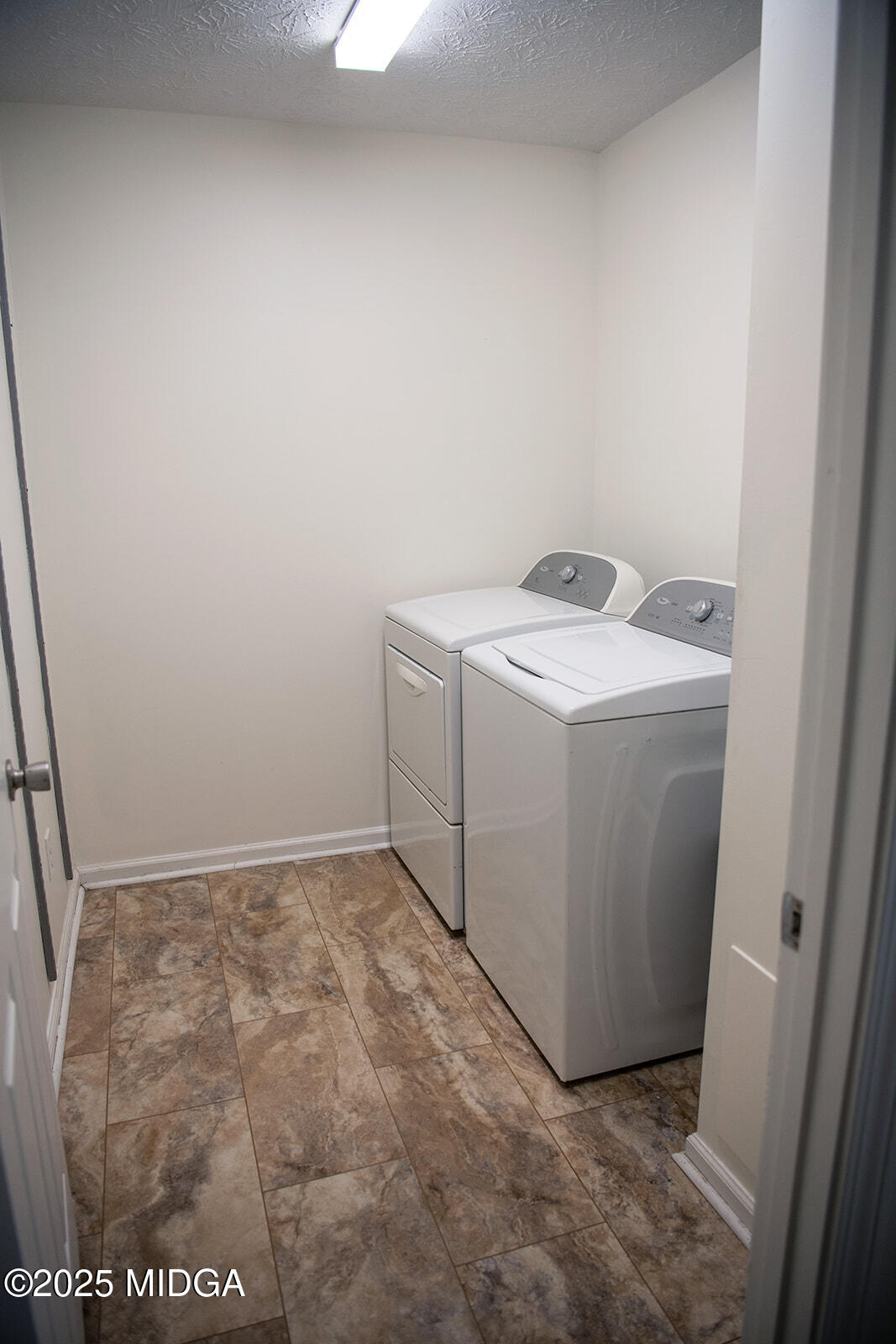 106 Meadow View Drive Jackson, GA 30233 - Photo 12 of 40 a utility room with dryer and washer