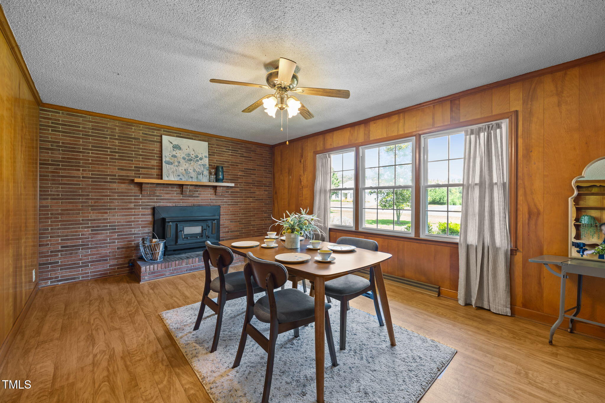 304 Boone Road Burlington, NC 27217 - Photo 8 of 38 Dining/living room