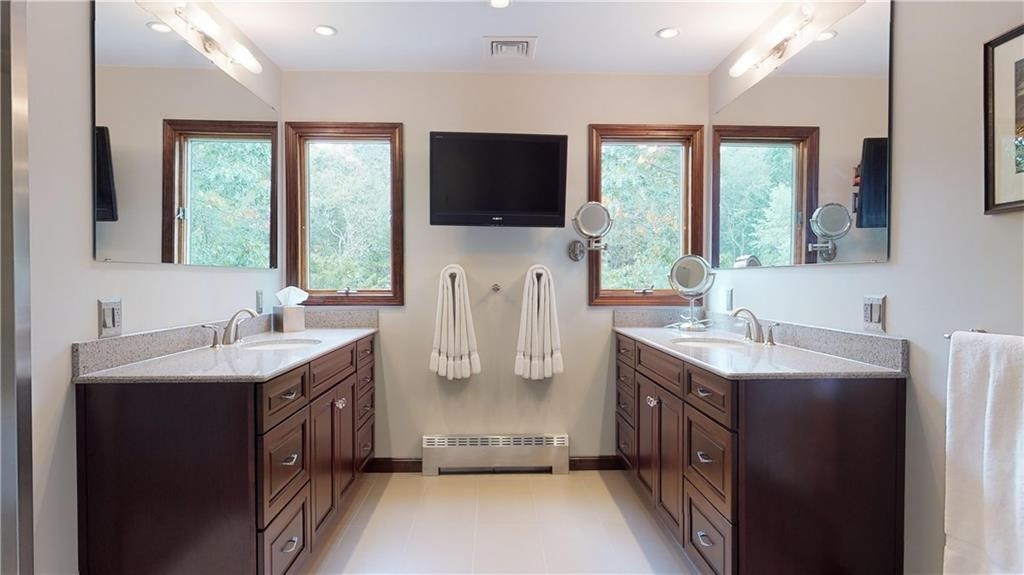 48 St George Court Warwick, RI 02888 - Photo 23 of 40