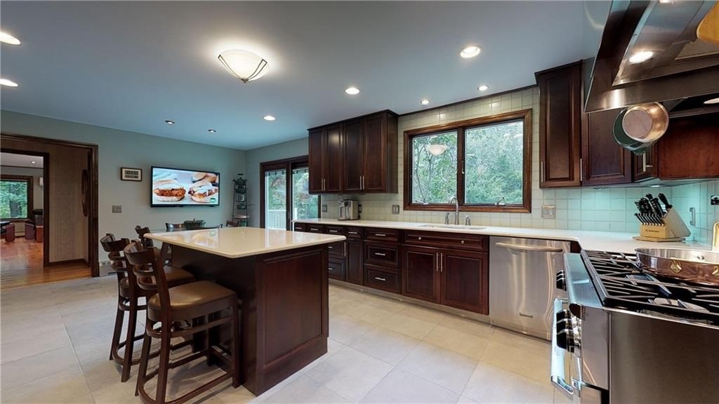 48 St George Court Warwick, RI 02888 - Photo 9 of 40