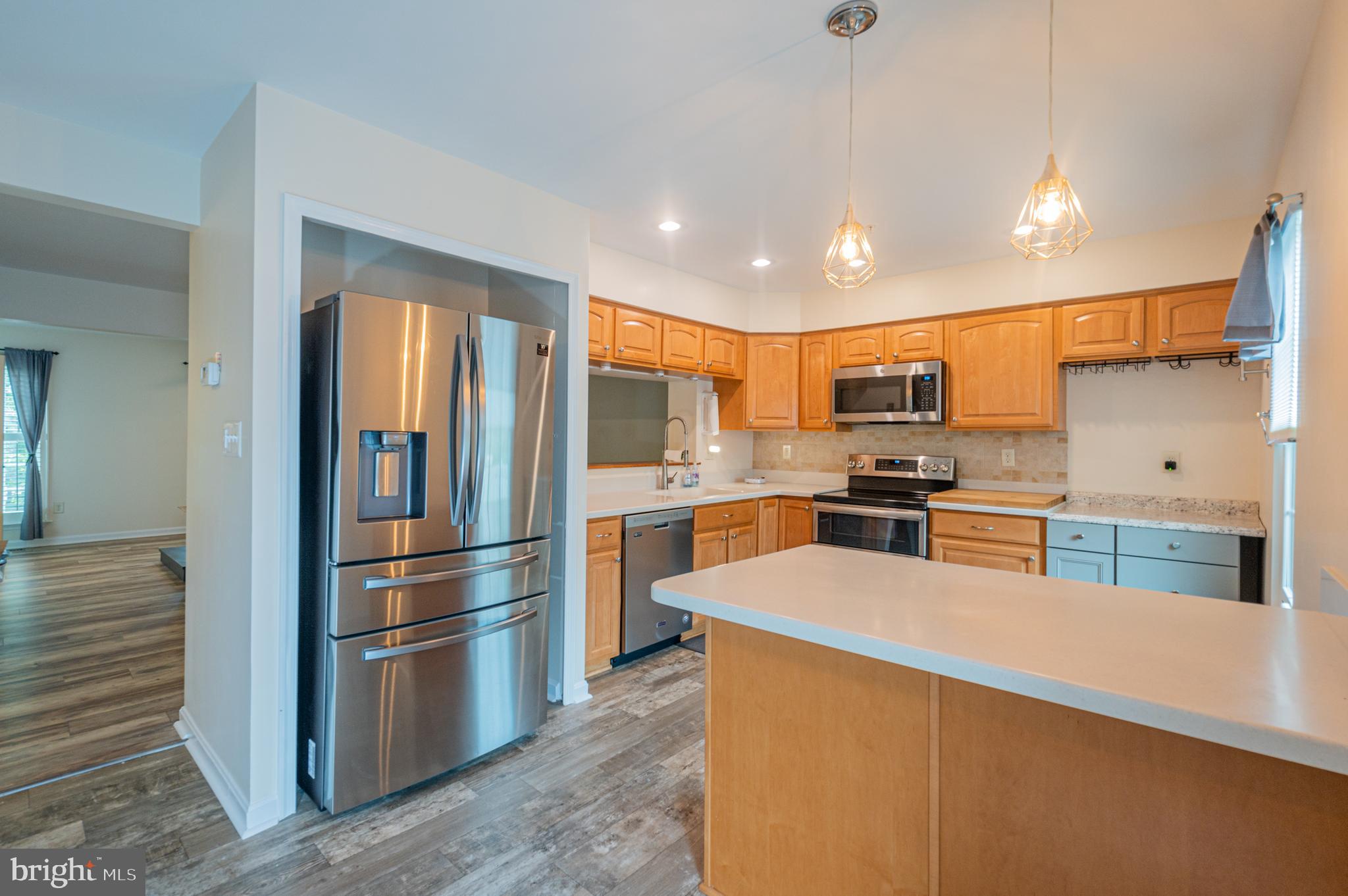 8617 Otter Creek Road Laurel, MD 20724 - Photo 3 of 34 Kitchen Stainless Steel Appliances