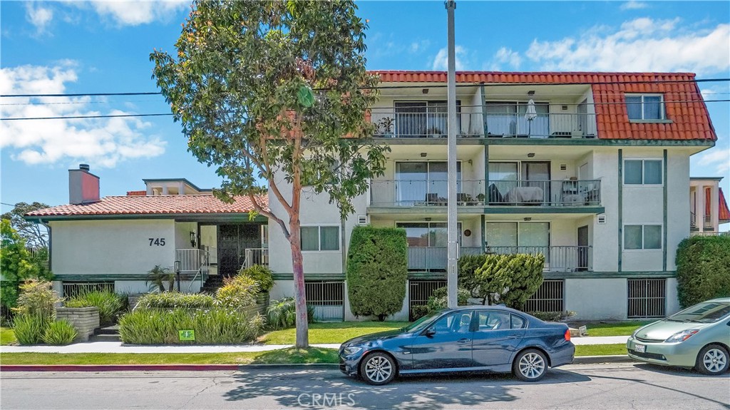 a car parked in front of a building