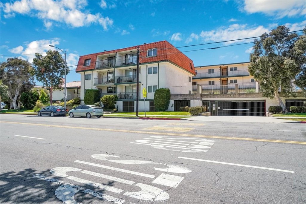 745 Main Street, Unit 107 El Segundo, CA 90245 - Photo 3 of 38 a view of a building with a street