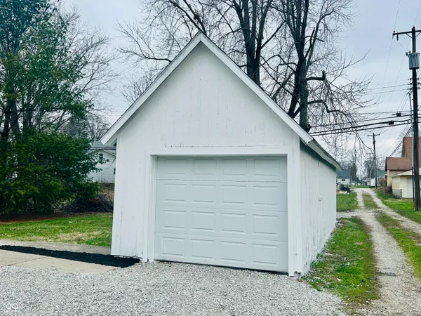 $172,900 | 11 North Indiana Street, Roachdale, IN 46172